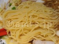 どうとんぼり神座 新宿京王モール店@東京都新宿区 おいしいラーメン 若干ちぢれ気味な中細麺