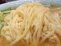 えっちゃんラーメン。＠東京都新宿区 中華そば 平打ち気味中太麺