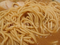 東京煮干しらーめん 玉 東京駅店＠東京ラーメンストリート（東京都千代田区） 濃厚とろりそば 自家製ストレート中細麺