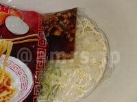 八王子ラーメン＠トーコー株式会社（スーパーアルプス） 中身 スープ 冷凍麺