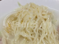 Noodle House Laundry＠東京都千代田区 鶏白湯ワンタン麺 ちぢれ中太麺