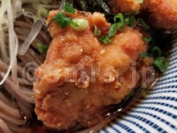 蕎麦29東京@東京都千代田区 冷から揚げそば 大盛 唐揚げ