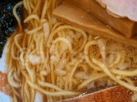 めん屋 とんぼ@東京都八王子市 ラーメン 正油味 若干ちぢれめな中細麺