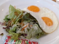 目玉焼きセット＠ガスト 目玉焼き サラダ