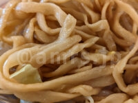 豚山  東京ラーメン横丁店＠東京ラーメン横丁（東京都中央区） ミニラーメン ニンニク少し 平打ち気味太麺