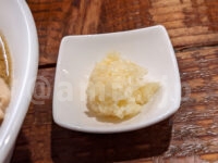 麺処 井の庄 立川店＠たま館（東京都立川市） 豚イノジ 別皿ニンニク
