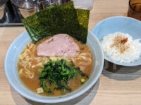 らーめん 尾又家＠東京都八王子市 ラーメン並+ライス（少なめ） 