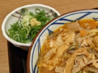 俺たちの豚汁うどん（並）・かしわ天＠丸亀製麺 おろししょうが ネギ