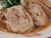 麺の章 九州 とりとん＠ラーメンスクエア（東京都立川市） 黄金の丸鶏そば 鶏チャーシュー