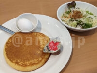 パンケーキ＆ゆで卵セット・セットミニサラダ＠ガスト パンケーキ＆ゆで卵セット・セットミニサラダ