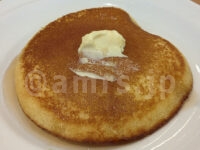 パンケーキ＆ゆで卵セット・セットミニサラダ＠ガスト パンケーキ パター メイプルシロップ