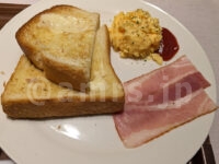 BOOK COMPASS CAFE ecute東京@東京都千代田区 モーニングセット トースト スクランブルエッグ ベーコン