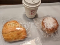 ブランジェ浅野屋 グランスタ東京店＠東京都千代田区 なめらかクリームパン カリッとバター塩パン ブレンドコーヒーホット