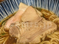 ハちゃんラーメン＠東京都港区 醤油（ラーメン） 肩ロースと豚バラチャーシュー