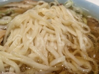 ちえちゃんラーメン＠東京都千代田区 中華そば 平打ち気味中太麺