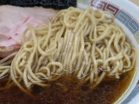 煮干鰮らーめん 圓＠東京都八王子市 濃口煮干鰮らーめん ストレート中細麺
