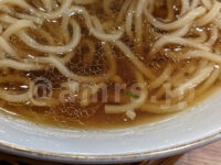 かね田@ラーメン激戦区 東京・丸の内(東京都千代田区) 煮干し醤油らーめん スープ