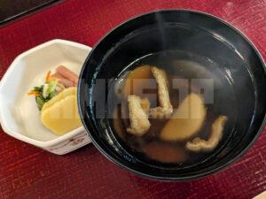 うかい鳥山＠東京都八王子市 牛鶏コース 麦とろごはん 香の物 けんちん汁