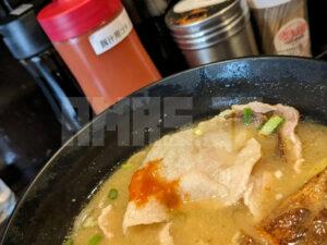 神田 丼べえ 東京都千代田区 豚汁定食 ガッツリ豚バラ肉 豚汁用コチュジャン