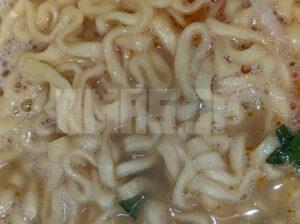 みそきん 濃厚味噌ラーメン HIKAKIN PREMIUM 完成 香味油入り ちぢれ平打太麺