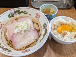 MENクライ 東京都港区 店頭 油そば 玉子かけご飯