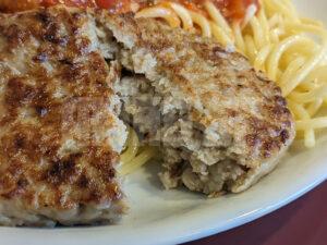 スパゲッティ PiaPia（ピアピア） 八王子店 東京都八王子市 おんたま ミートソース ハンバーグ カット