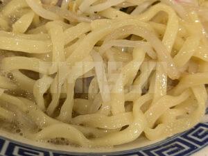 東京タンメン トナリ 丸の内店 東京都千代田区 タンメン ちぢれ気味平打太麺