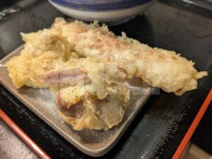 おにやんま 新橋店 東京都港区 冷「並盛」とり天＆ちくわ天おろし 冷 おろし うどん 卓上醤油タレ