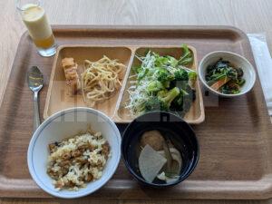 コフレール 三井ガーデンホテル広島 広島県広島市 朝食ビュッフェ 冷たいとうもろこしのスープとコンソメゼリー チキン南蛮 広島レモンのソース もっちり太麺の焼きちゃんぽん サラダ ほうれん草の胡麻和え 酒都の美酒鍋 穴子めし