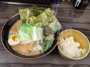 横浜家系らーめん 武術家 東京都品川区 特製ラーメン 並 ライス 少なめ