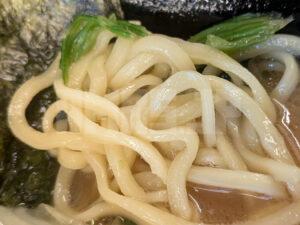 横浜家系らーめん 武術家 東京都品川区 特製ラーメン 並 ライス 少なめ 酒井製麺製ちぢれ気味太麺