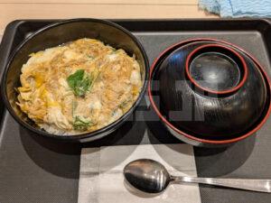 玉子丼 豚汁 松のや 朝食 朝ごはん