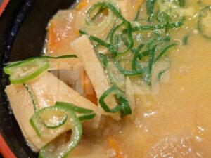 玉子丼 豚汁 松のや 朝食 朝ごはん 具だくさん豚汁