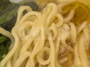 二代目 らーめん 谷瀬家 東京都千代田区 朝ラー 並 スープ 燻製コマチャー 酒井製麺製ちぢれ平打気味中太麺