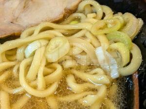 横浜家系 まるに家 東京都八王子市 らーめん(並)酒井製麺製ちぢれ太麺