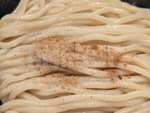 六厘舎 東京ラーメンストリート 東京都千代田区 朝つけめん 並盛 魚粉 特製焙煎七味 黒