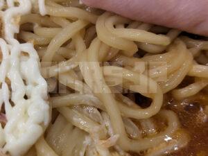 麺笑 立川店 ラーメンスクエア 東京都立川市 まぜそば 白 大盛 若干ちぢれ気味の中太麺