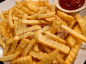 熟成肉バルダイニング ミートデミート 新橋駅前店 山盛り揚げ物の盛り合わせ