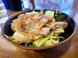 横浜家系 まるに家 キャベチャー サイドビュー