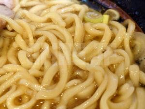 横浜家系 まるに家 らーめん（並） 酒井製麺製ちぢれ太麺