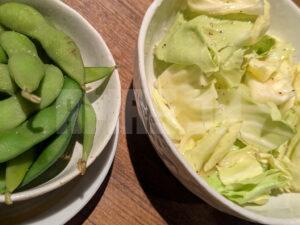 新時代 五反田西口店 90分飲み放題 名物コース 枝豆 塩ダレキャベツ