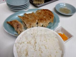 兆楽 道玄坂店 朝定食 ラーメン(餃子付)定食 ご飯・餃子・お新香・海苔