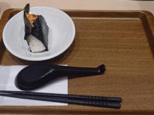 松太郎 新宿小滝橋通り店 おにぎり鮭とレンゲと箸