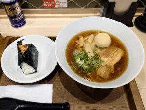 松太郎 新宿小滝橋通り店 味玉醤油ラーメン おにぎり鮭
