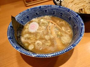 東京ラーメンストリート 六厘舎 味玉朝つけめん 並盛 スープ