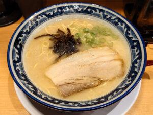 濃厚豚骨ラーメン 豚と小麦 ノーマル醤油ラーメン 細麺仕様