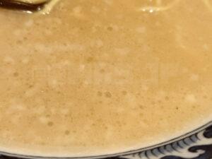 濃厚豚骨ラーメン 豚と小麦 ノーマル醤油ラーメン スープ