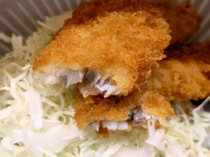 八重洲地下街 三陽食堂 東京駅ヤエチカ店 アジフライ定食(3枚) アジフライ カット