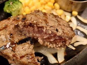 トマト＆オニオン 立川店 弾丸ハンバーグ カット