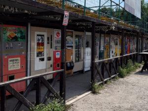 中古タイヤ市場 相模原店 レトロ自販機コーナー